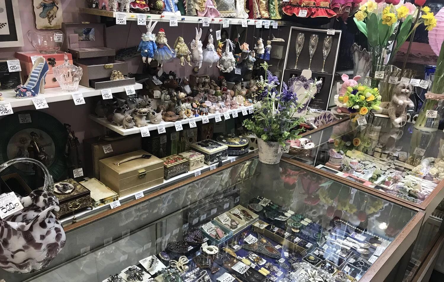 Сувенирные магазины в питере. Необычные магазины спб. Книжный магазин буквоед. Сувенирные лавки петербурга. Магазин необычных товаров.