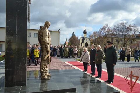 Открытие памятника воинам