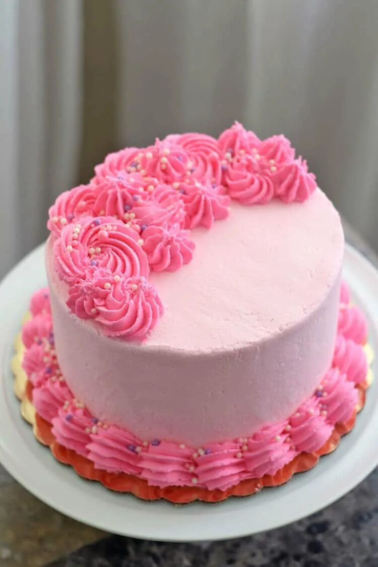 Крем розового цвета. Украшение торта. Торт кремовый. Красивые кремовые торты. Торт с кремовым декором.