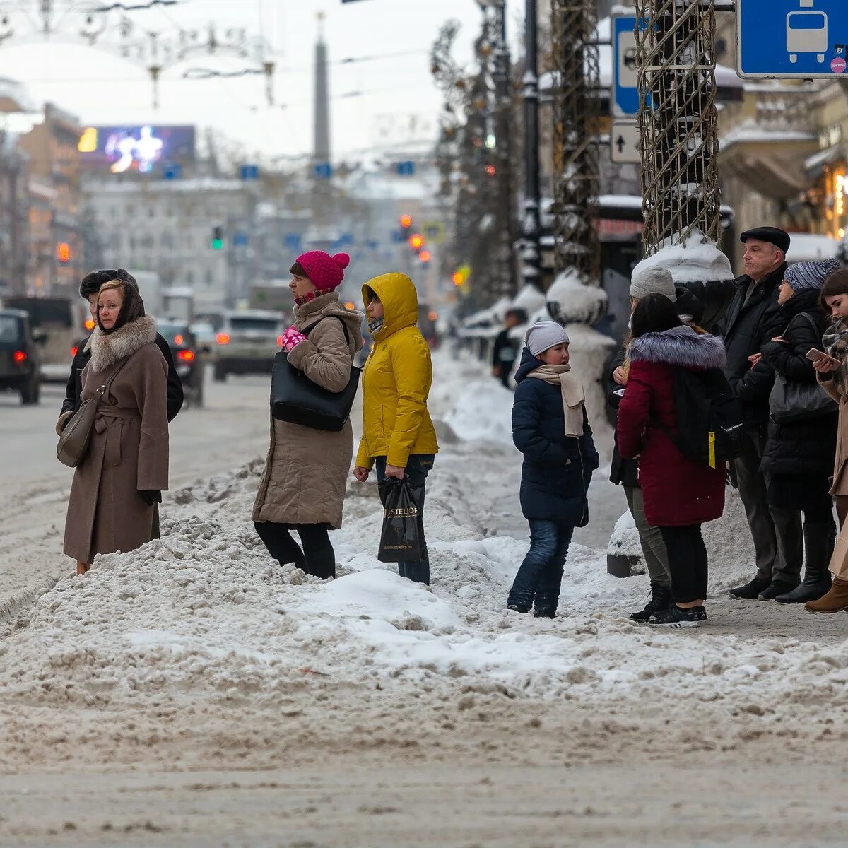 Прогноз погоды в петербурге в феврале. Горожане зимой. Февраль люди. Москва в феврале. Самый холодный апрель.