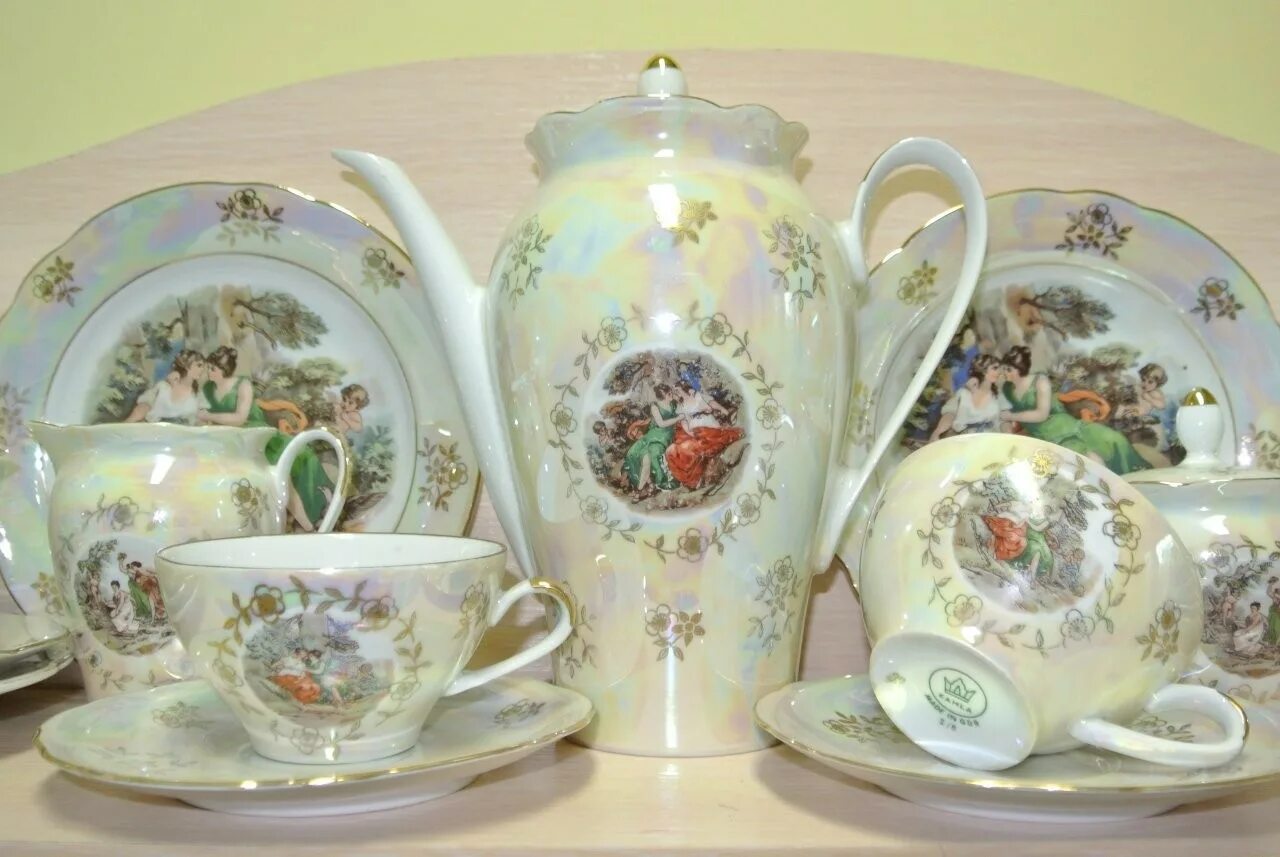 Чайный сервиз мадонна германия. Чайный сервиз мадонна гдр на 6 персон kahla. Сервиз мадонна фото. Сервиз веймар германия мадонна. Продать сервиз.
