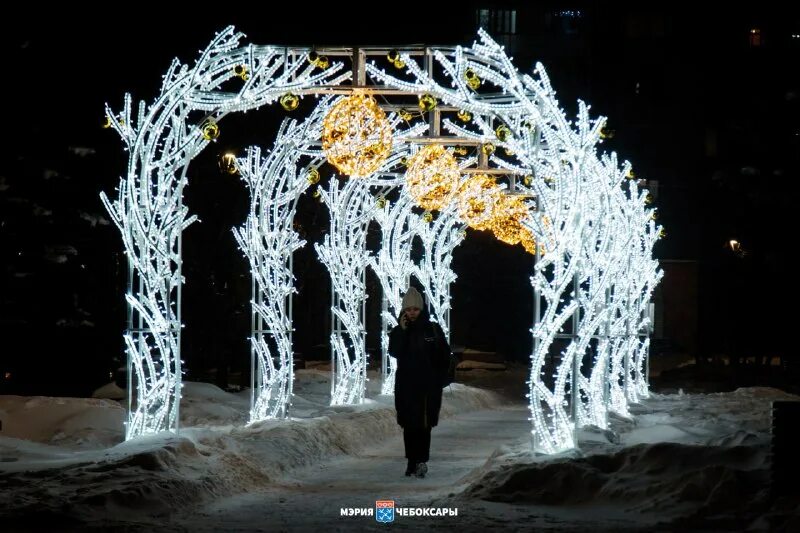 Новогодняя иллюминация. Световая иллюминация. Световые города новогодние. Парк 1000-летия Ярославля иллюминация.