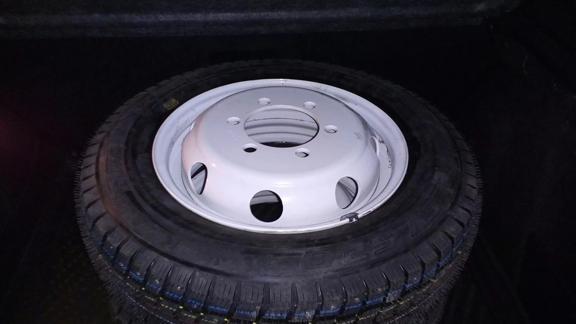 Диск колесный газель некст. Диск колеса 3302-3101015. Колесо в сборе газель. Передняя ступица газ 32217. Газель некст радиус колес.