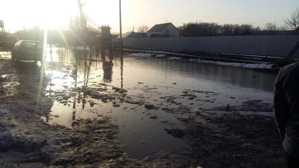 Наводнение в уральске казахстан сегодня. Река деркул. деркул река в уральске. потоп в уральске. беловодск река деркул.