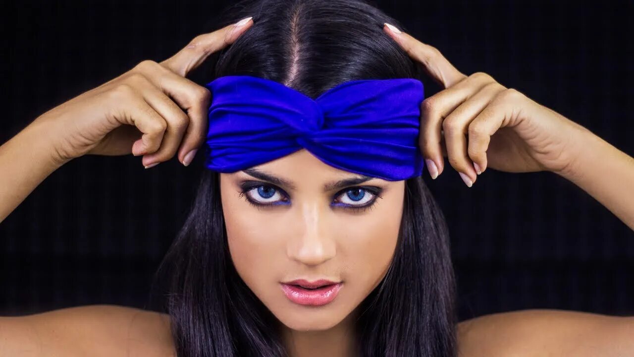 Бандана рита махагон. Бандана на лицо. Мужчина в бандане и очках. Модная на башке бандана песня. Шелковая бандана.