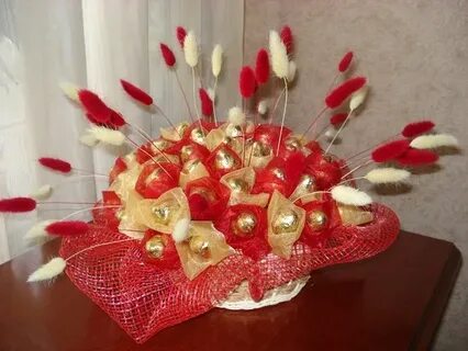 Букет для женщины из конфет своими