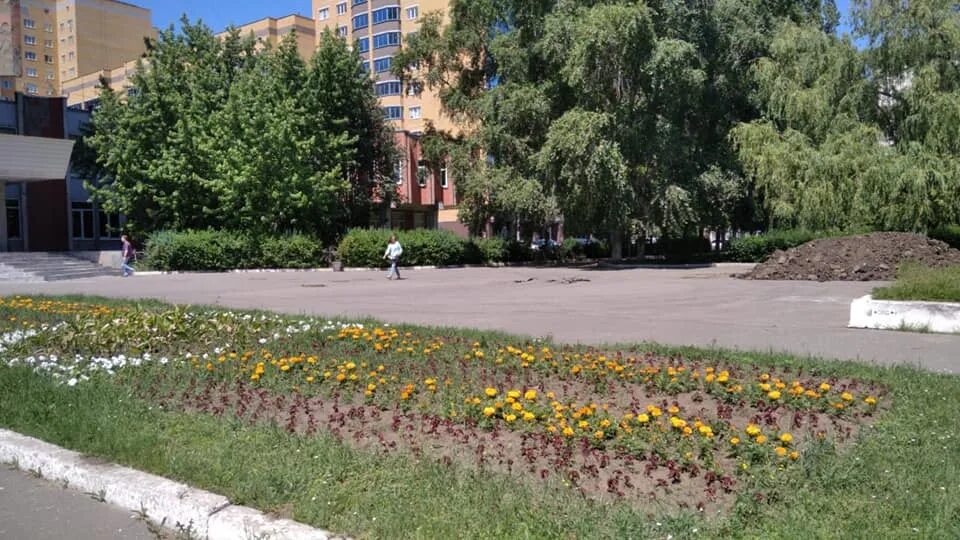 Парк ватутина. 300-летия города омска. Памятник вечной славы киев. Парк ватутина. Парк им.