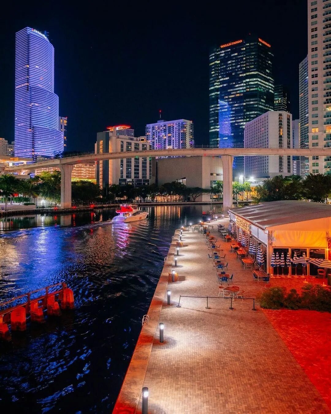 южный пляж майами. который час в майами сейчас. южная флорида. кабак майами. майами саус бич пляж.