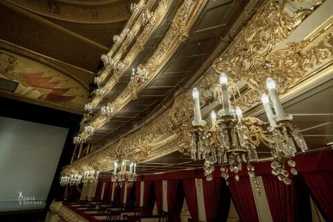 Сколько стен в большом театре