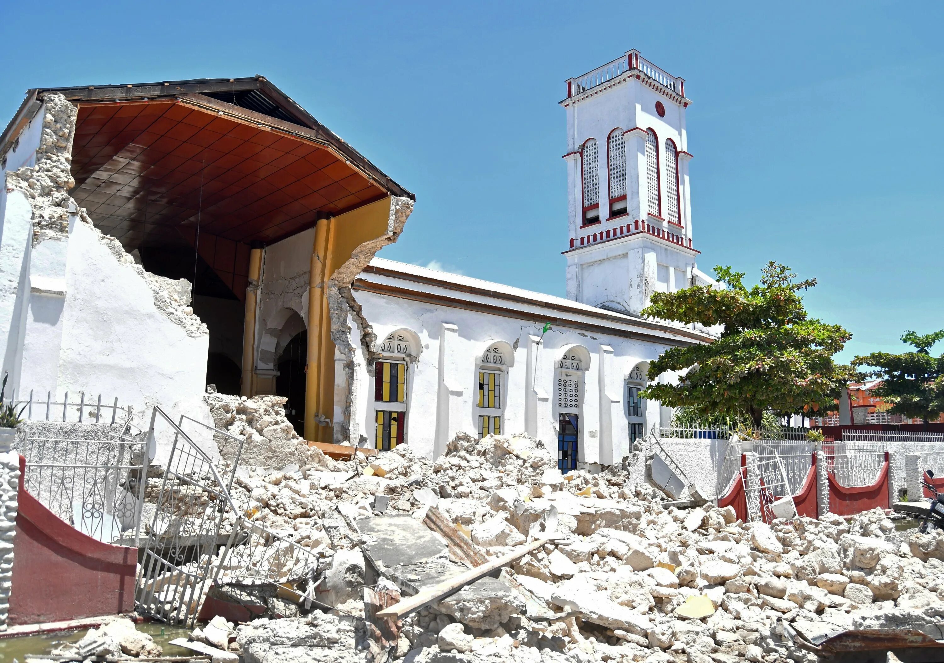 Землетрясение 2021. Землетрясение на Гаити 2021. Землетрясение в порт-о-Пренс Гаити 2010 год. Землетрясение на Гаити 12 января 2010 года. 14 Августа 2021 года землетрясение Гаити.