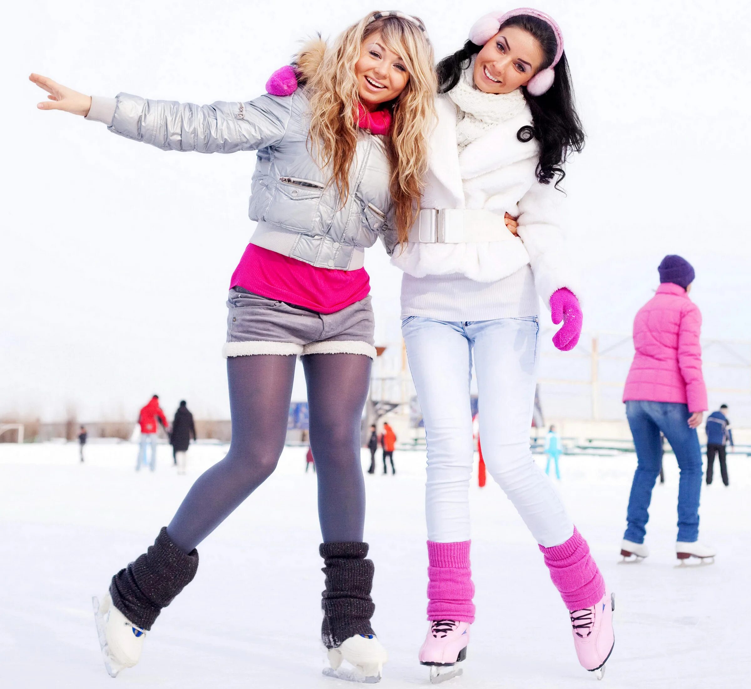 Стильный образ для катка. Одежда на закрытый каток. Одежда на каток. Девушка на крытом катке. Девушка на катке.