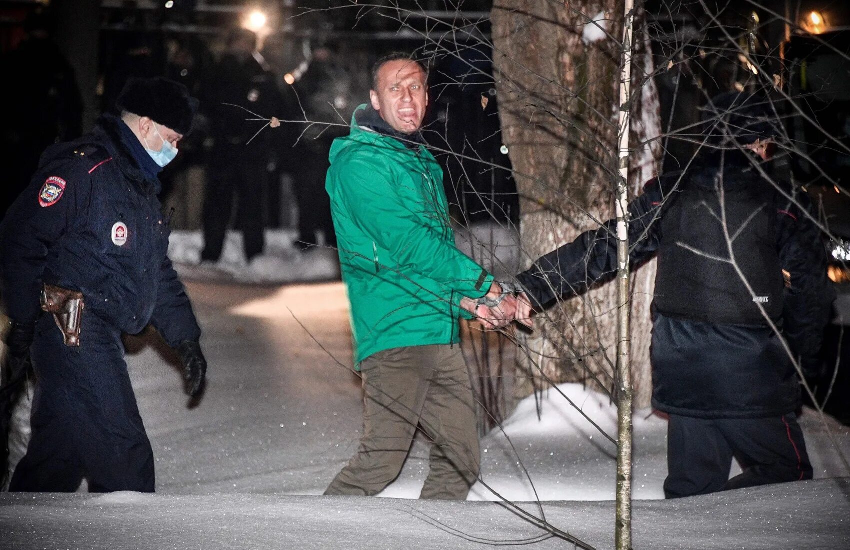 Политик нападение. Навальный в СИЗО 2021.