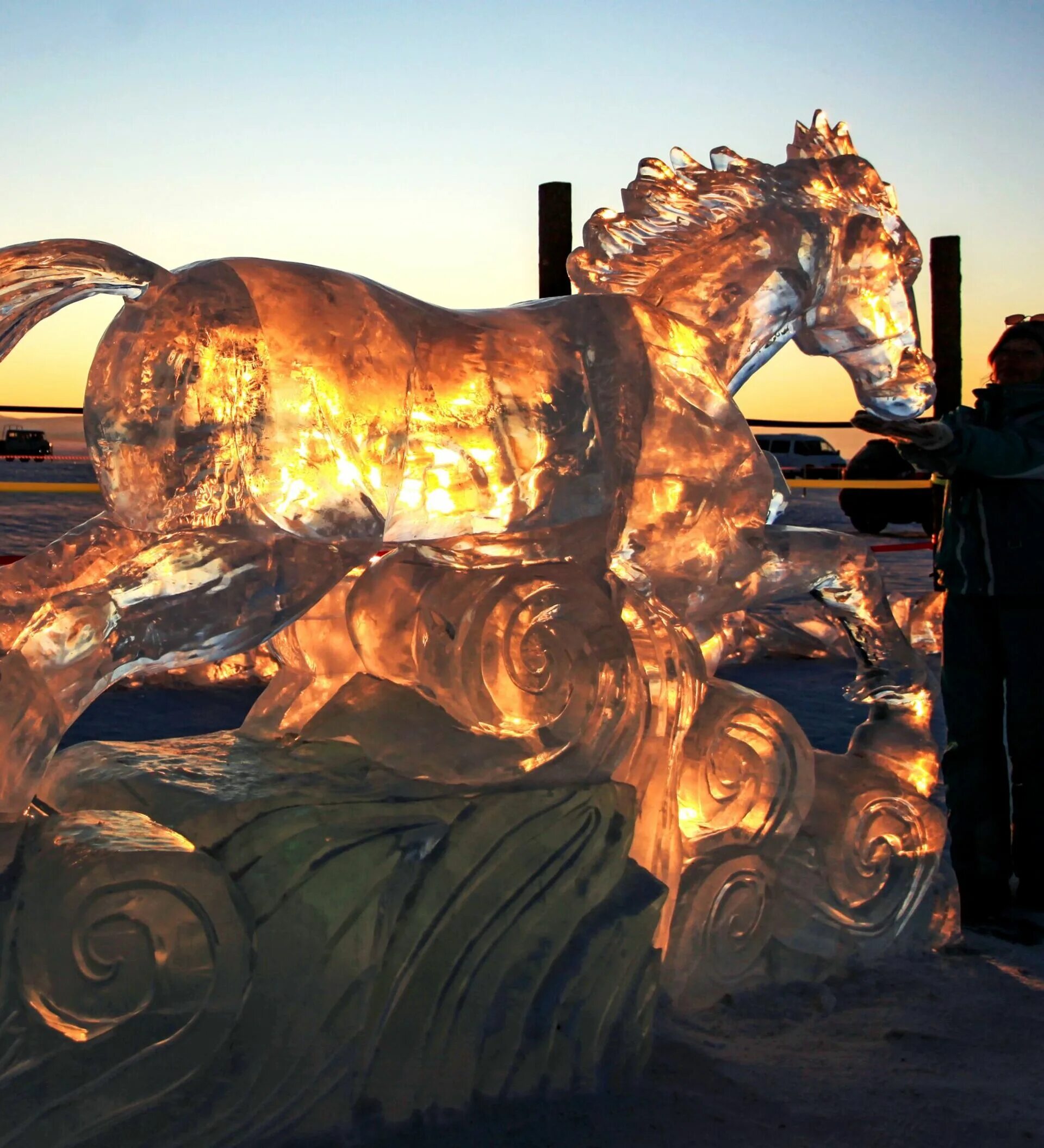 Фестиваль скульптур на байкале. Фестиваль ледяных скульптур на ольхоне. Фестиваль скульптур на байкале. Лукоморье иркутск савватеевка. Ольхон ледовый фестиваль.