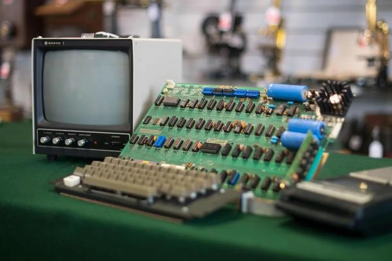 Apple 1. Apple Computer 1. Эппл компьютер 1 плата. Эппл 1976.