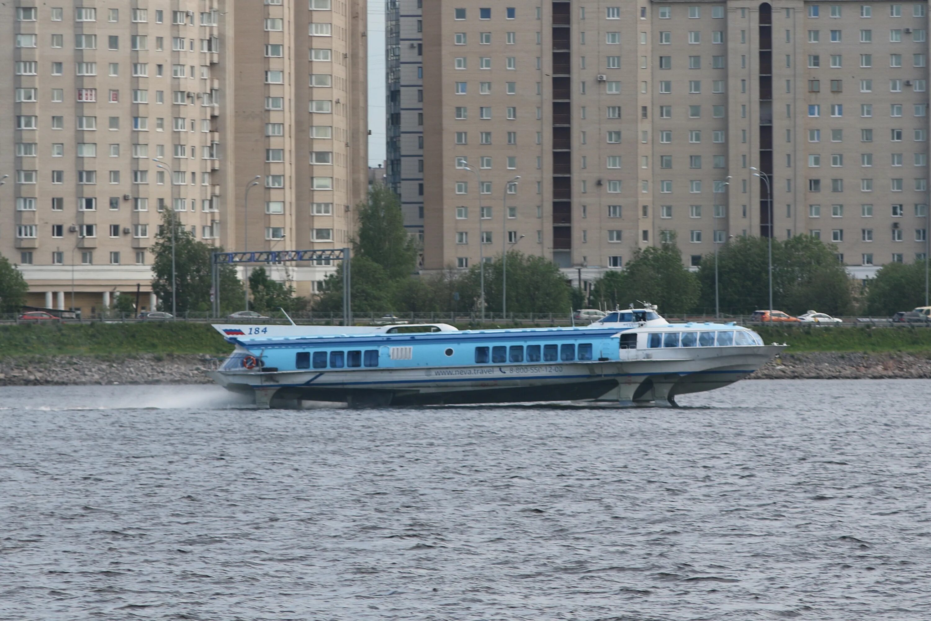 Петергоф метеоры расписание 2025. Метеор санкт-петербург петергоф. метеор кронштадт санкт-петербург. метеор в петергоф. теплоход метеор в санкт-петербурге.