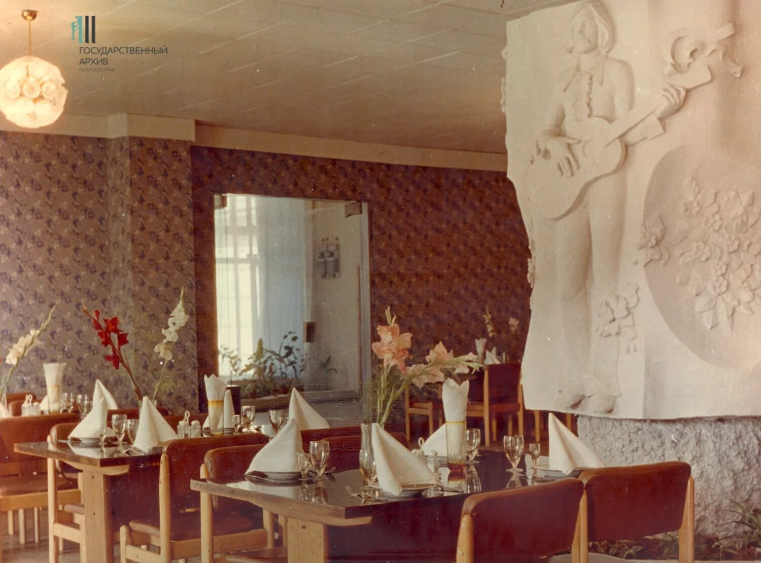 Кафе 80. Советский ресторан. интерьер ресторана в 90х. ресторан 80 годов. советское кафе.