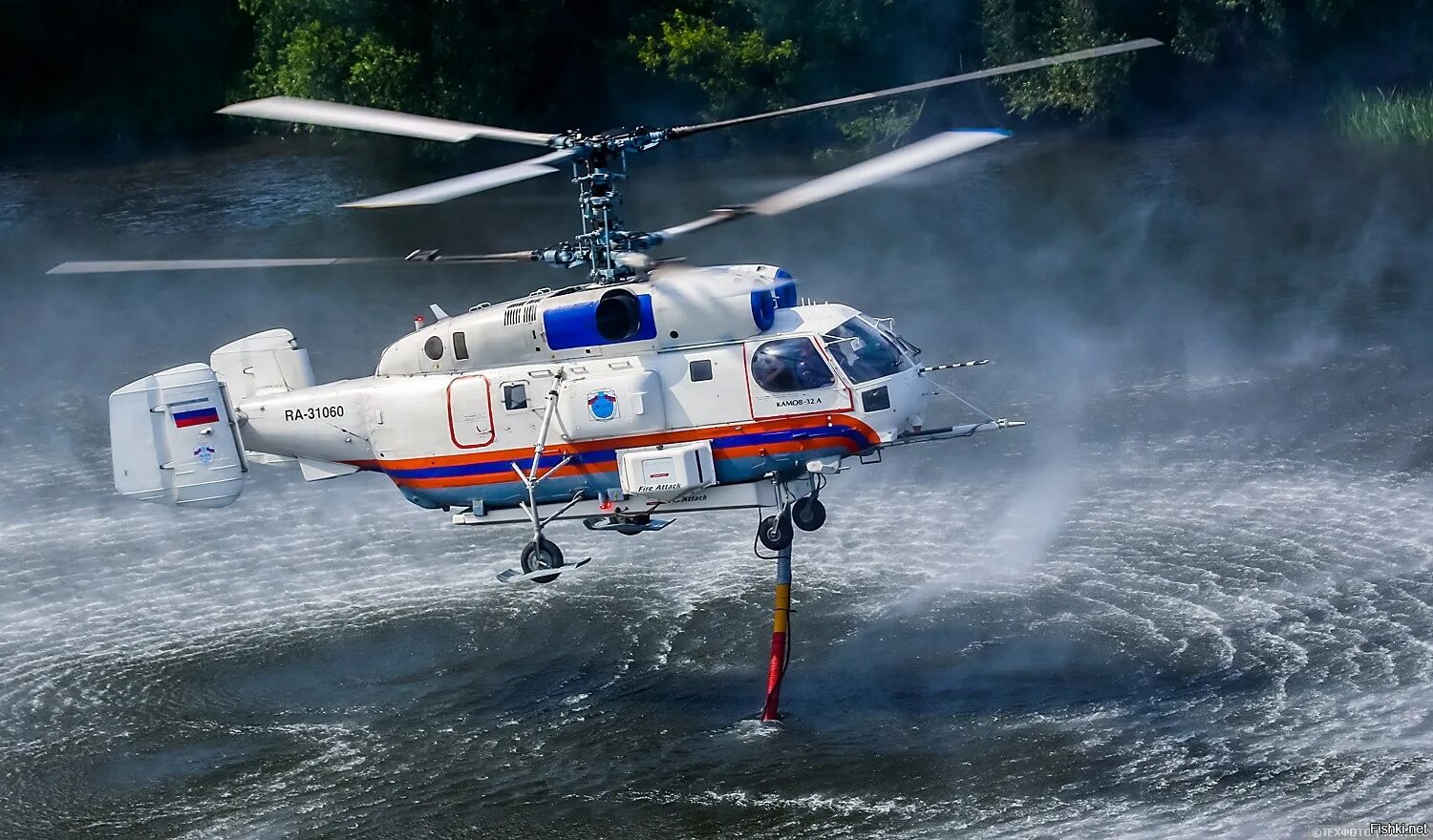 Вертолет для тушения пожаров. Пожарный вертолет ми-8. Ка-32 вертолёт пожарный МЧС России. Вертолёт МЧС России для тушения пожаров. Бе-200 и вертолет.