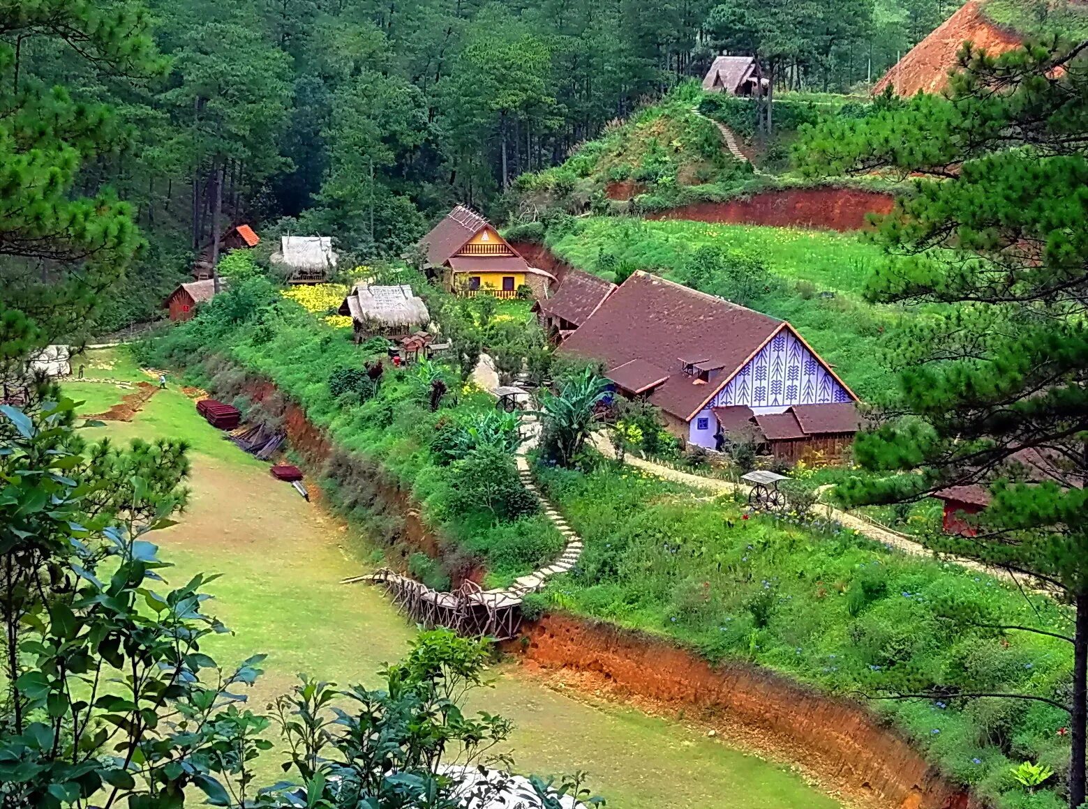 Вьетнам village. Деревенский дом во Вьетнаме. Деревня Viet Hai Вьетнам. Вьетнам глухая деревня. Этническая деревня Далат.