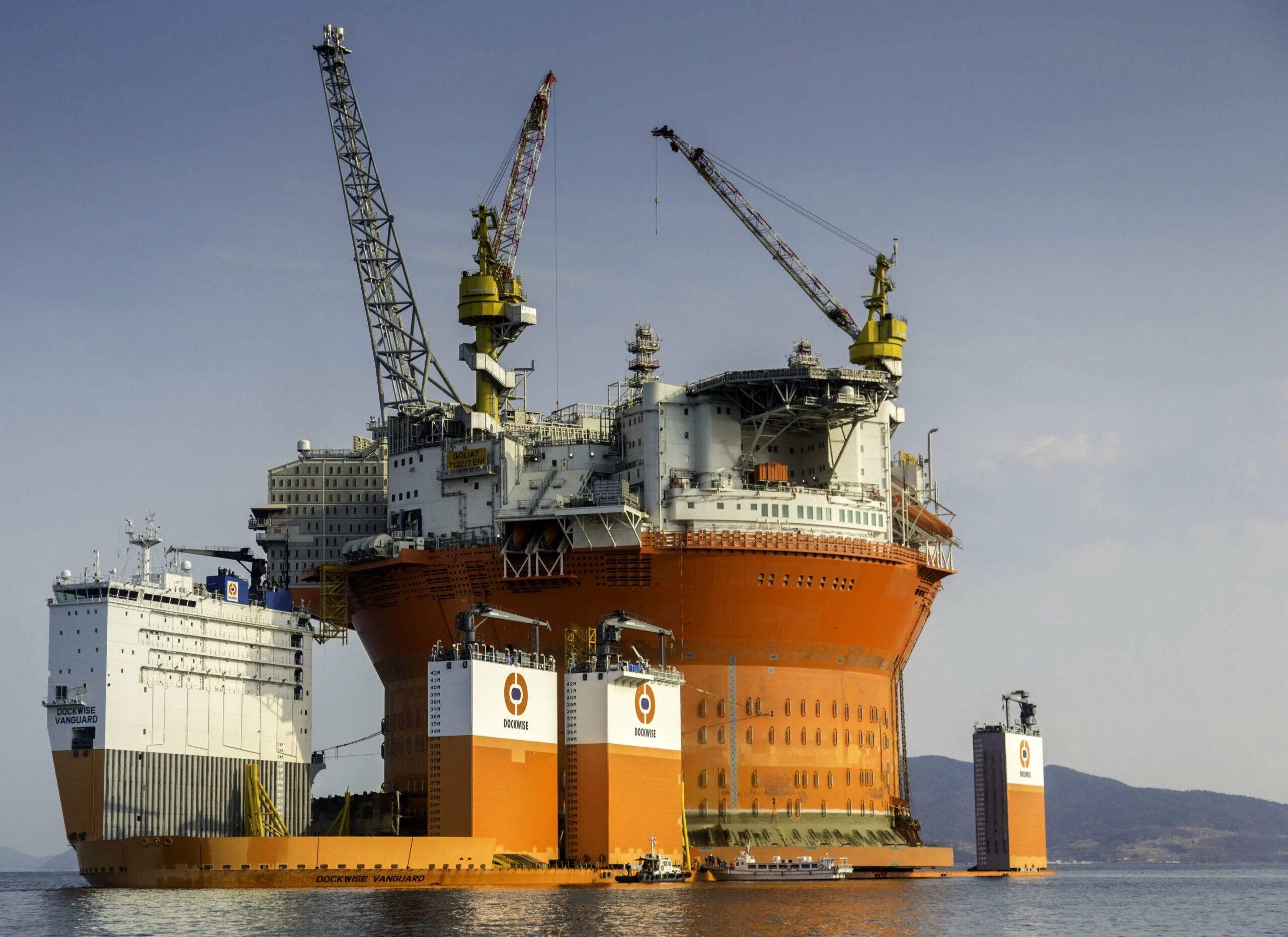 Судно нефтяных платформ