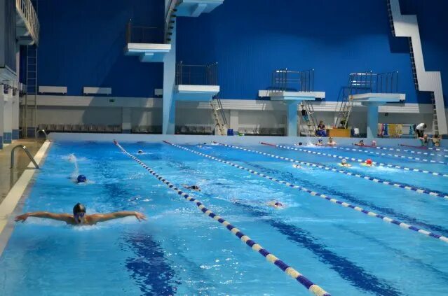 Бвт бассейн как он выглядит. Поле с бассейном. Бассейн бвт. Фитнес центр атмосфера магнитогорск. Бассейн bwt магнитогорск.