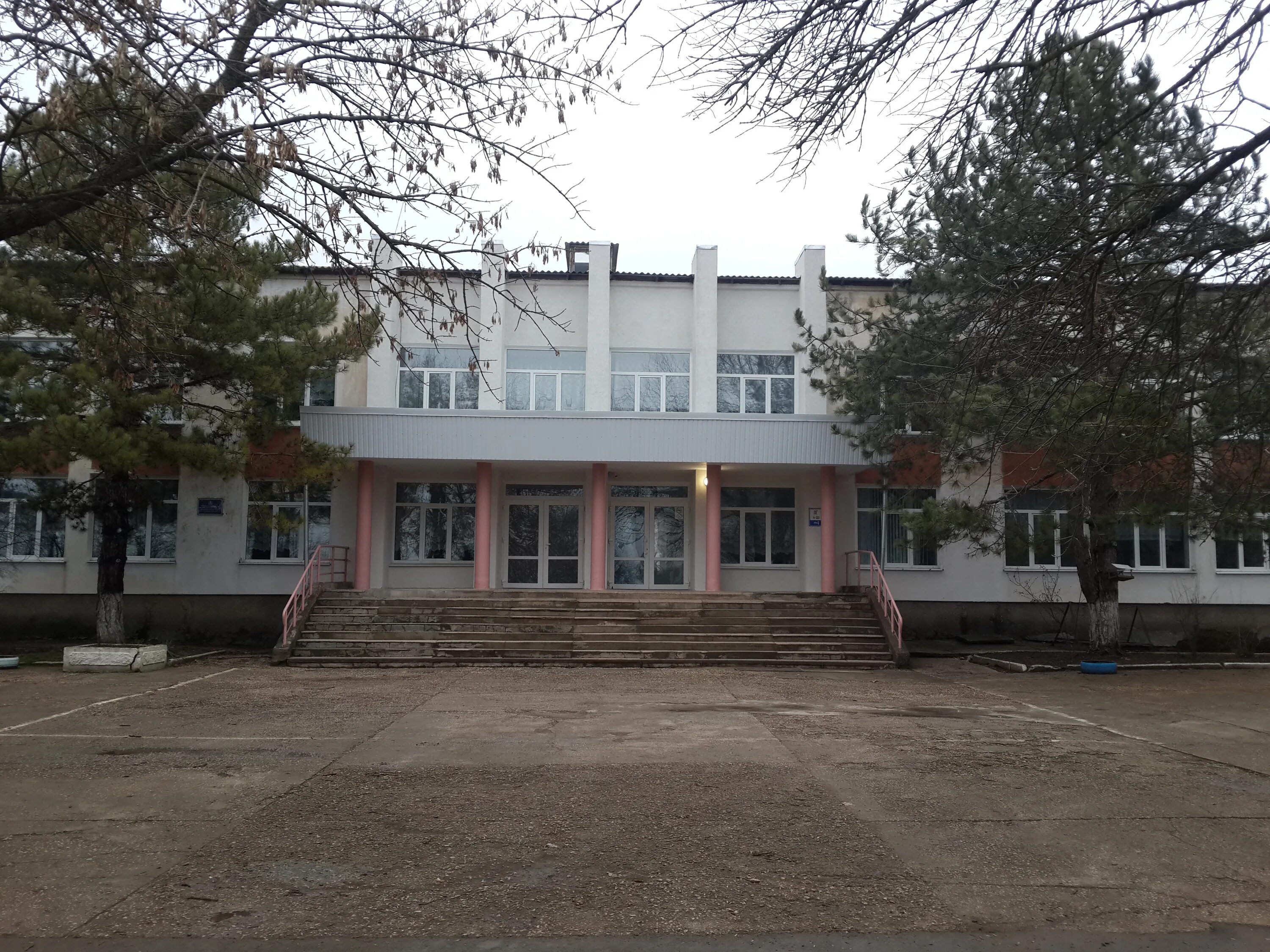 черноморская средняя школа 2. школа с цветочное белогорский район. цветочненская школа белогорского района. средняя школа № 12 города евпатории республики крым. севастополь школа номер 13 кача.