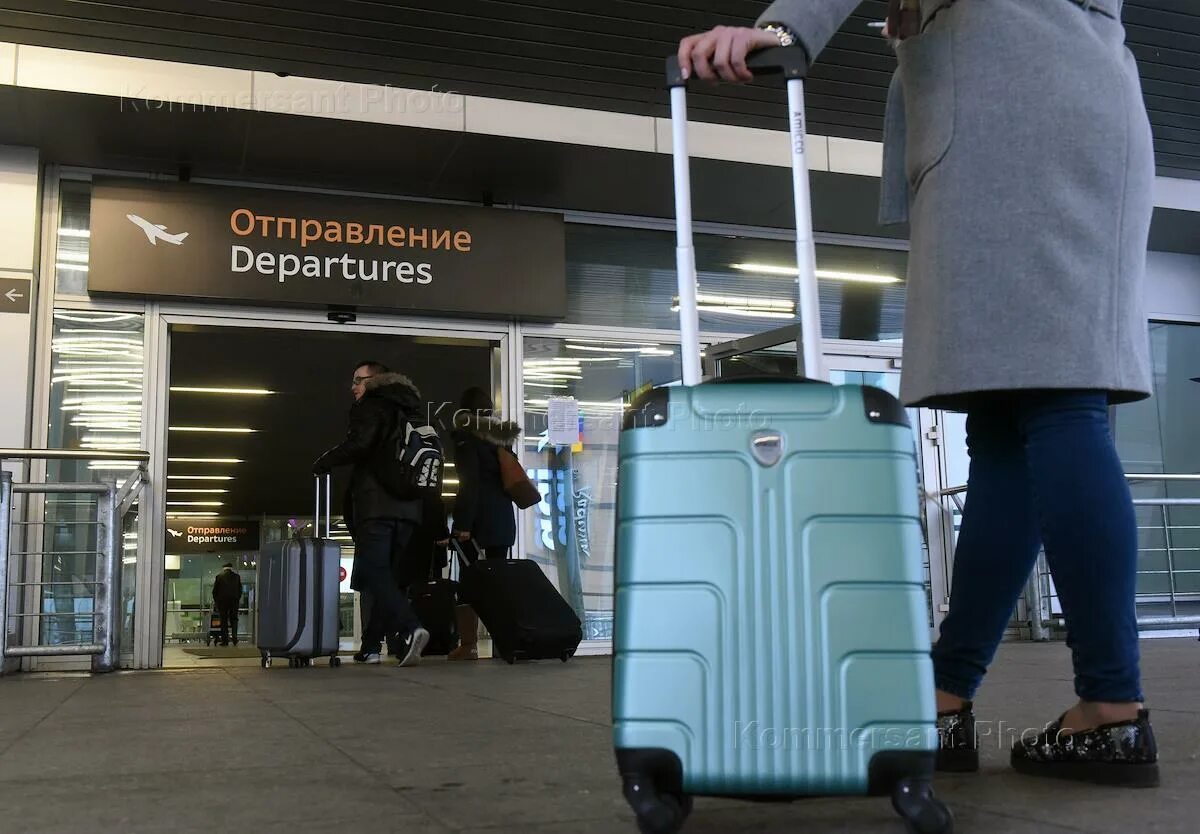 Багаж в питере пулково. Регистрация пассажиров в аэропорту. Пулково багаж. Пулково чемодан. Пулково чемодан.