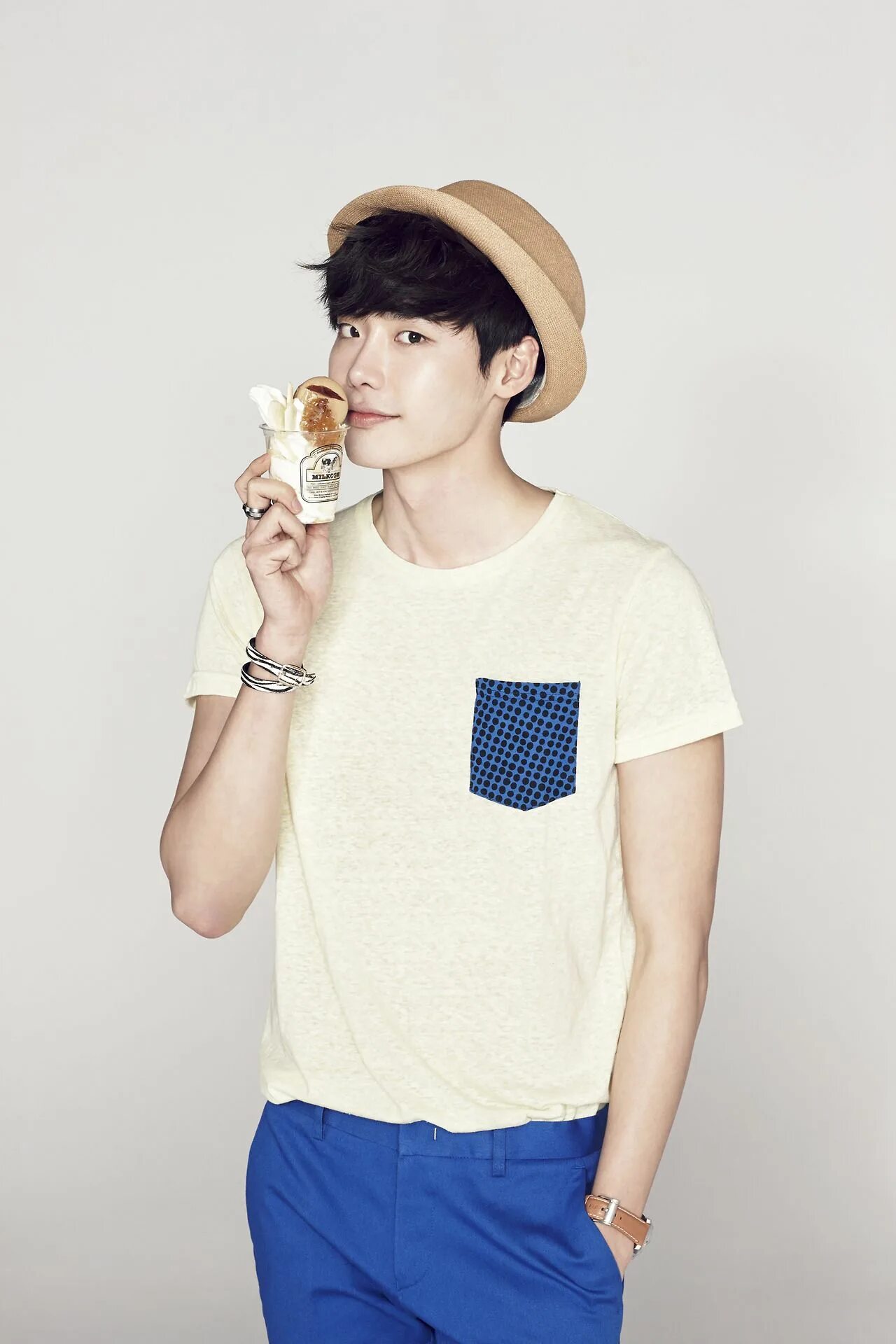 Lee jong suk. Lee Jong Suk ceci. Lee Jong Suk t-Shirt. Ли Чон сок фото.