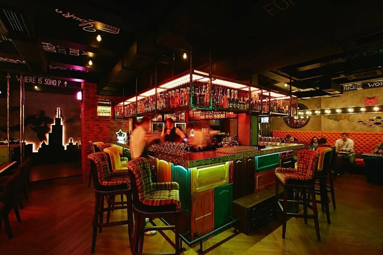 Soho bar красноярск. Барса адмиралтейская бар. Стрип клуб адмирал. Оформление клуба. М&m бар красноярск.