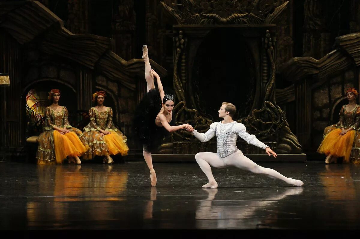 опера пиковая дама в 1890. воевода чайковский. царская невеста опера сюжет. птковаядама опера. пиковая дама опера чайковского 1890.