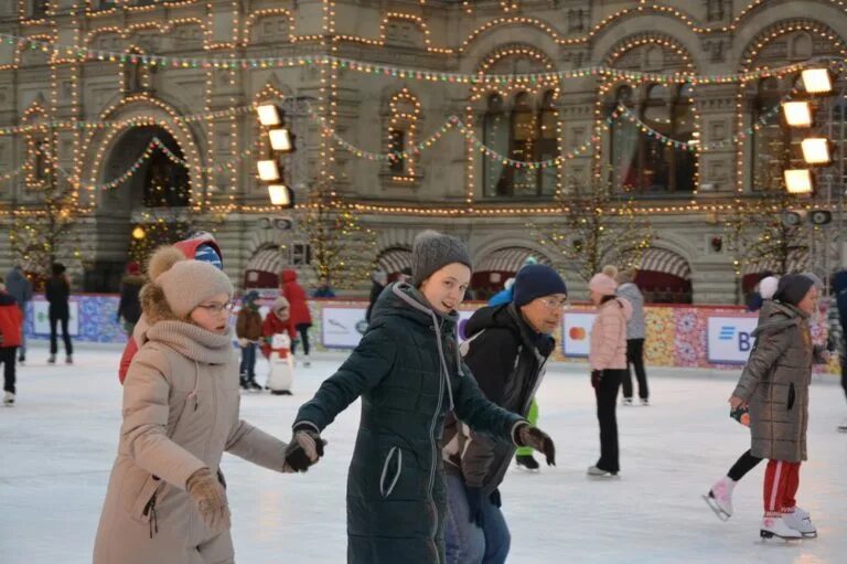 Работают ли катки в феврале. Новогодний каток в Москве на красной площади. Мастер класс каток на красной площади. Каток на красной площади 2023. Каток красная площадь Краснодар.