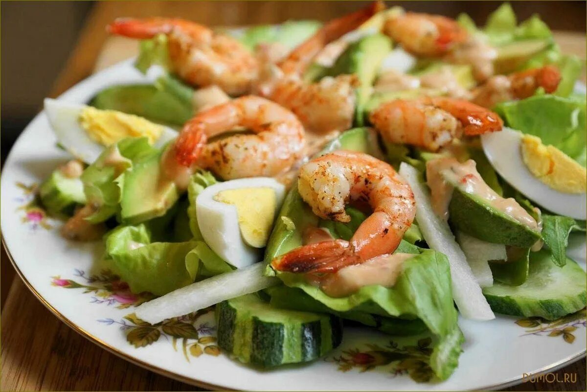 Салат креветки брокколи авокадо. Салат портофино с креветками. Салат с креветками и авокадо. Креветки с авокадо рец. Огурцы авокадо креветки.