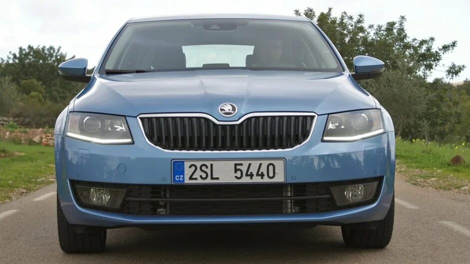 Цвета октавии а5. Skoda Octavia a7 Denim Blue Metallic. Škoda Octavia 1996 синяя.