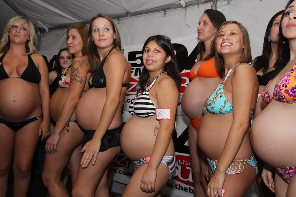 Несколько беременных женщин. Толпа беременных. Куча беременных девушек. Групповое беременных. Woman impregnated