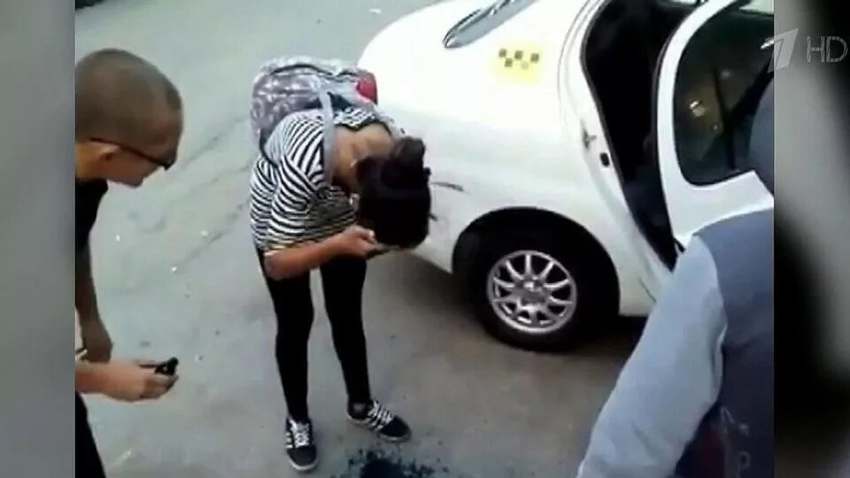 Таксист заставлял девушка. Таксист заставлял девушка. Таксист расправляется с пассажирами. Осман заставляет девочку. Таксист заставлял девушка.