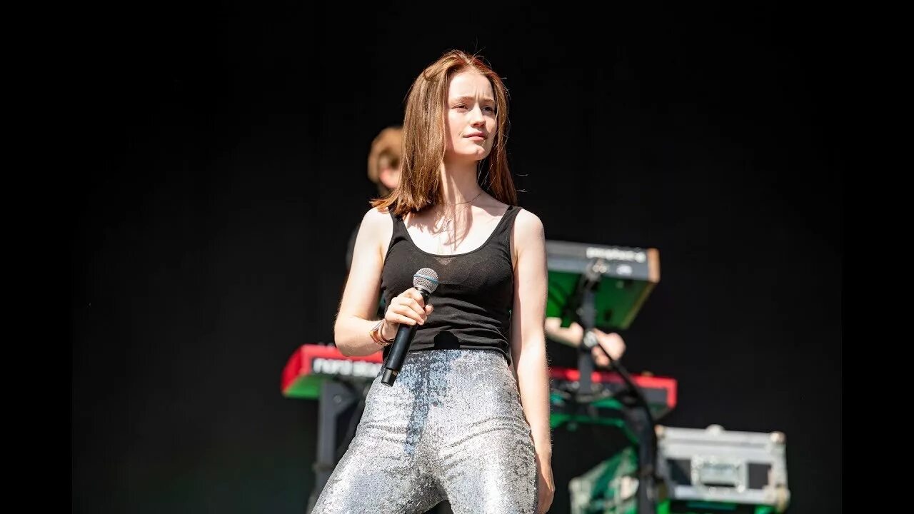 Sigrid everybody. Сигрид певица. певица сигрид 2025. sigrid tornqvist. певица sigrid фото.