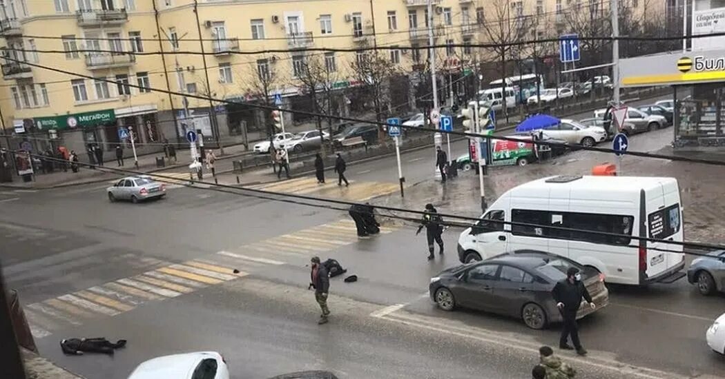 Нападение на чечню. Стрельба в Грозном видео. Нападение на штаб в Чечне. Две человека убили в мечете в Грозном. Если нападение произошло фото.