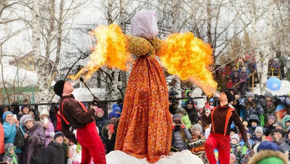 Масляна фото. Чучело на Масленицу. Сжигание чучела Масленицы. Чучело зимы. Праздник проводы зимы.