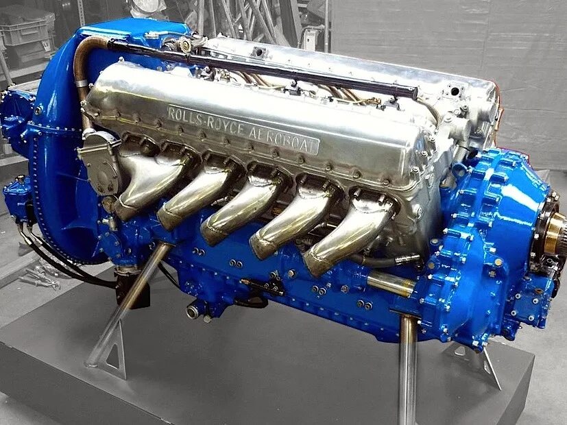 12 двиг. V12 Rolls-Royce Merlin. Двигатель Rolls-Royce v12. Двигатель Роллс Ройс v12. V12 Rolls-Royce Merlin автомобиль.