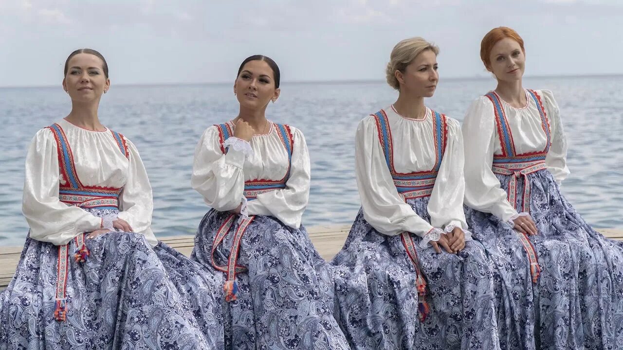 Рашен folk music. Калинка фолк. Федоскино лаковая миниатюра музей. Russian folk song. Фольклор ансамбль.