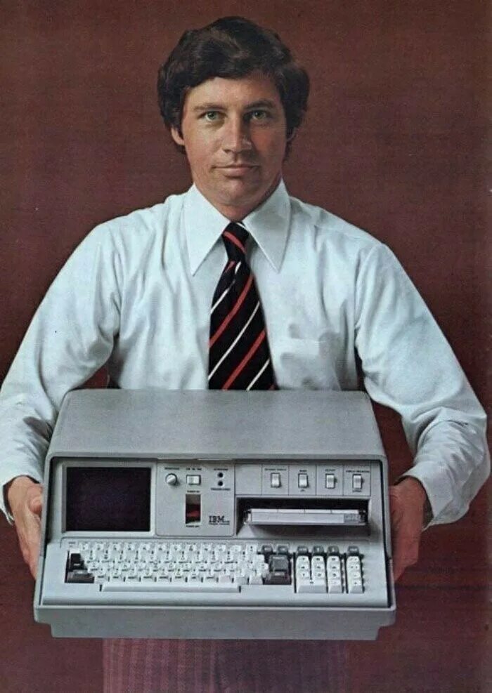 1975: IBM 5100. Компьютер IBM 5100. IBM 5100 Джон Тайтор. IBM 5100 Portable Computer. Создание ibm