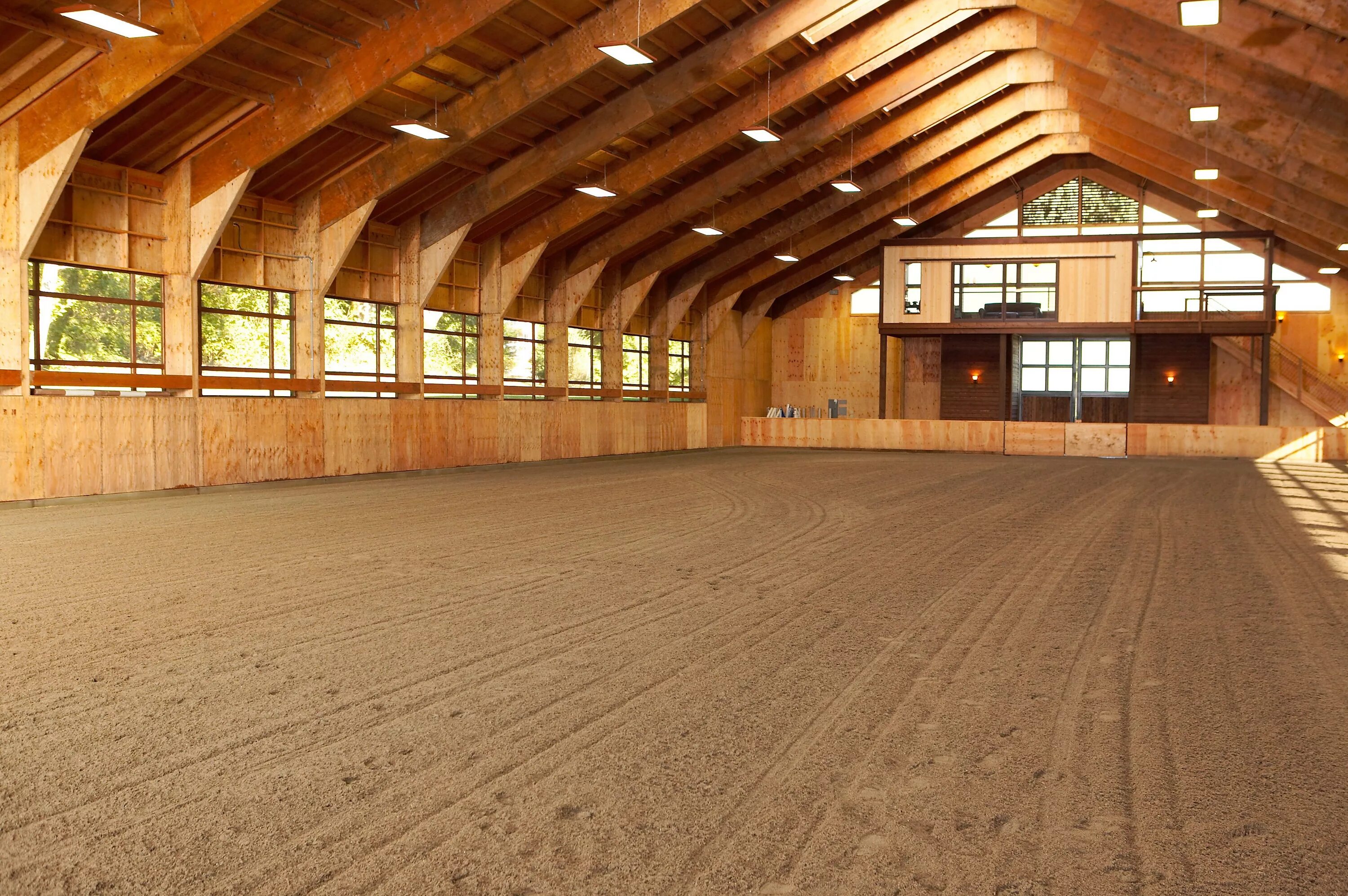 Horse Arena Indoor. Конюшня Solana stables. Конюшня из клееного бруса. Крыша конюшни