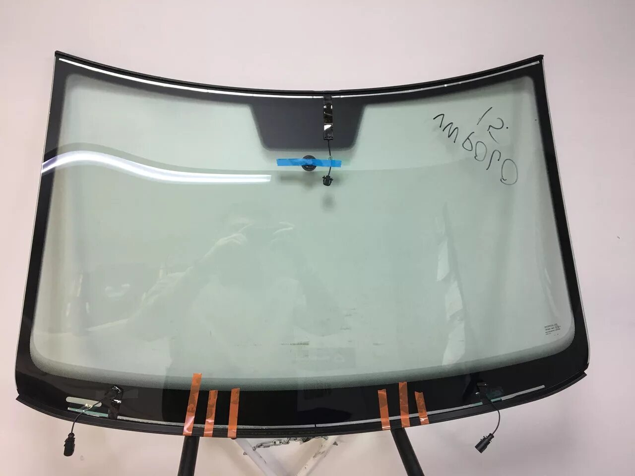 Подогрев лобового стекла ваз 2112. Электрообогрев переднего стекла. Лобовое стекло с подогревом. Как выглядит подогрев стекла. Как выглядит подогрев стекла.