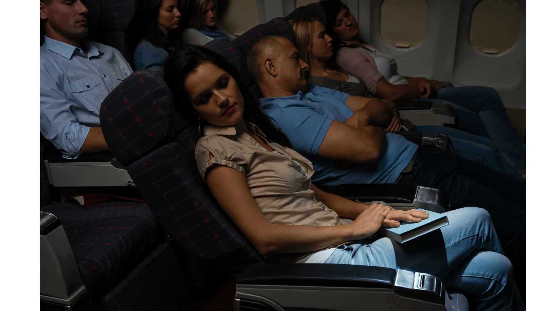 I get on the plane. Самолет с пассажиром. Девушка в самолете. Пассажиры в самолете спят.
