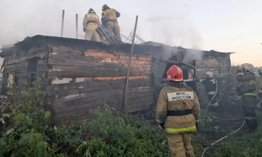 Пожар в Куйбышеве Новосибирской области. Вчерашний пожар. Сгоревший сарай. Пожары в Якутии. Жители куйбышева