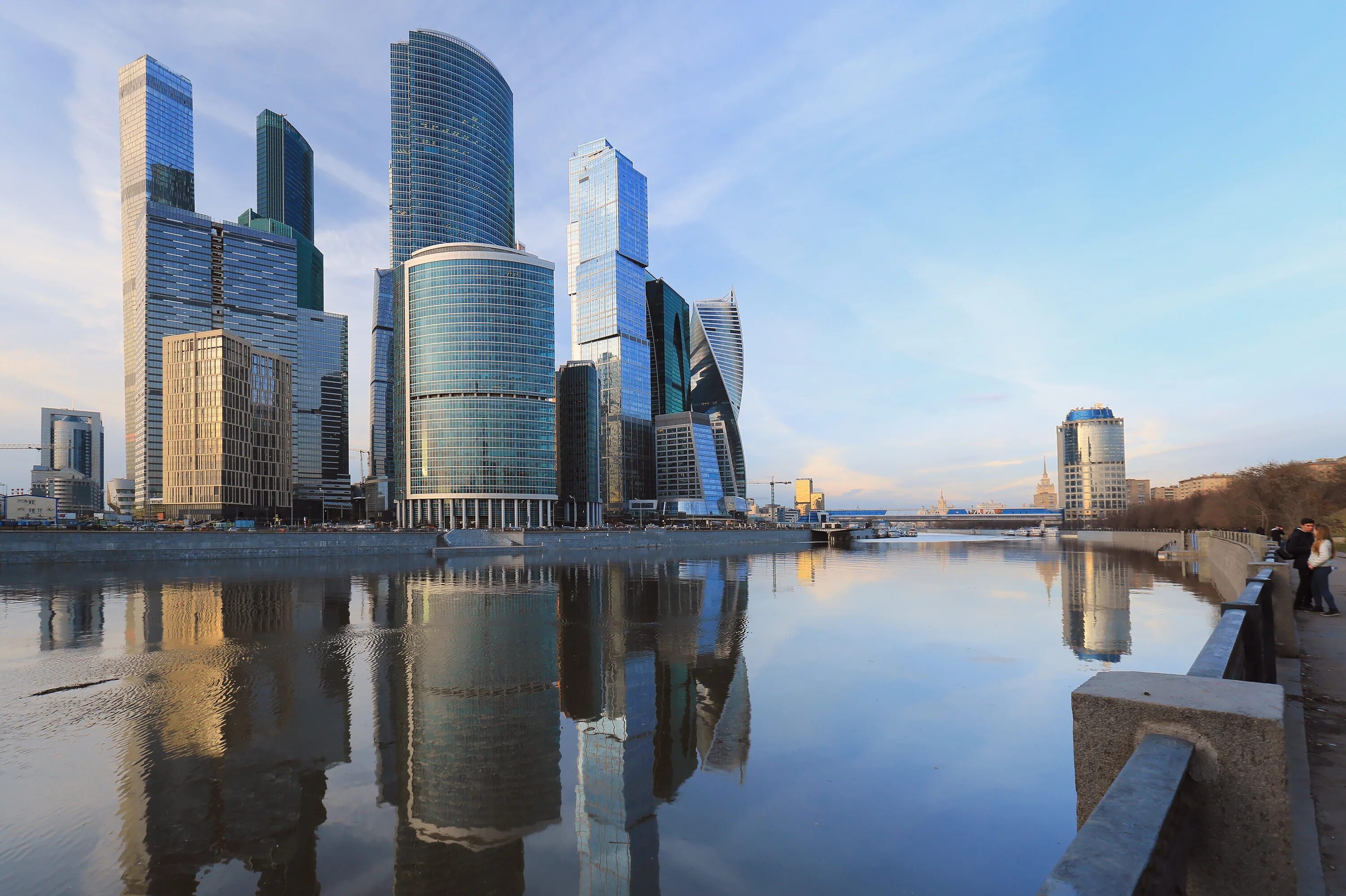 Топовые города. Москоу Сити река Москва. Вид с Москоу Сити. Москоу - Сити, небоскребы, река.. Достромичательности Москвы Москва Сити.