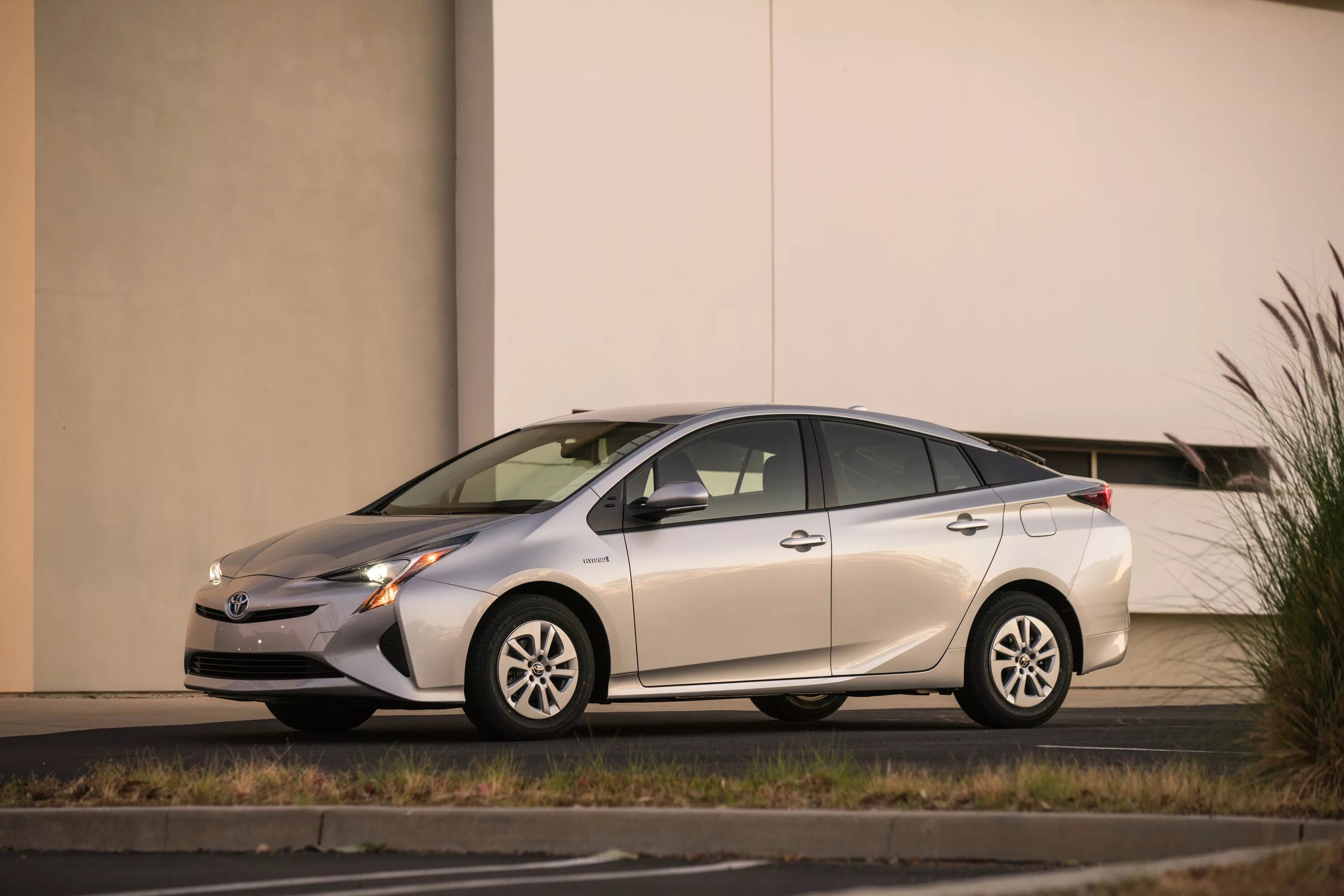 Toyota Prius Hybrid 2016. Тойота Приус гибрид. Тойота Приус 2016г. Toyota Prius 1.