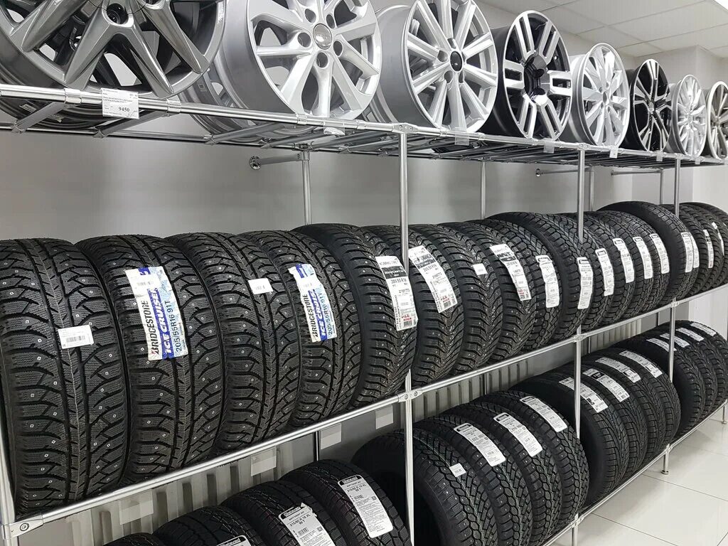 шинный магазин. магазин зимних колес. магазин шины диски. магазин шин реклама. магазин шин.