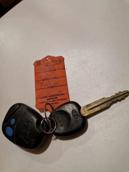 Найдены ключи от автомобиля. Найдены ключи объявление. Объявление о Находке ключей. Утеряны ключи от машины объявления.