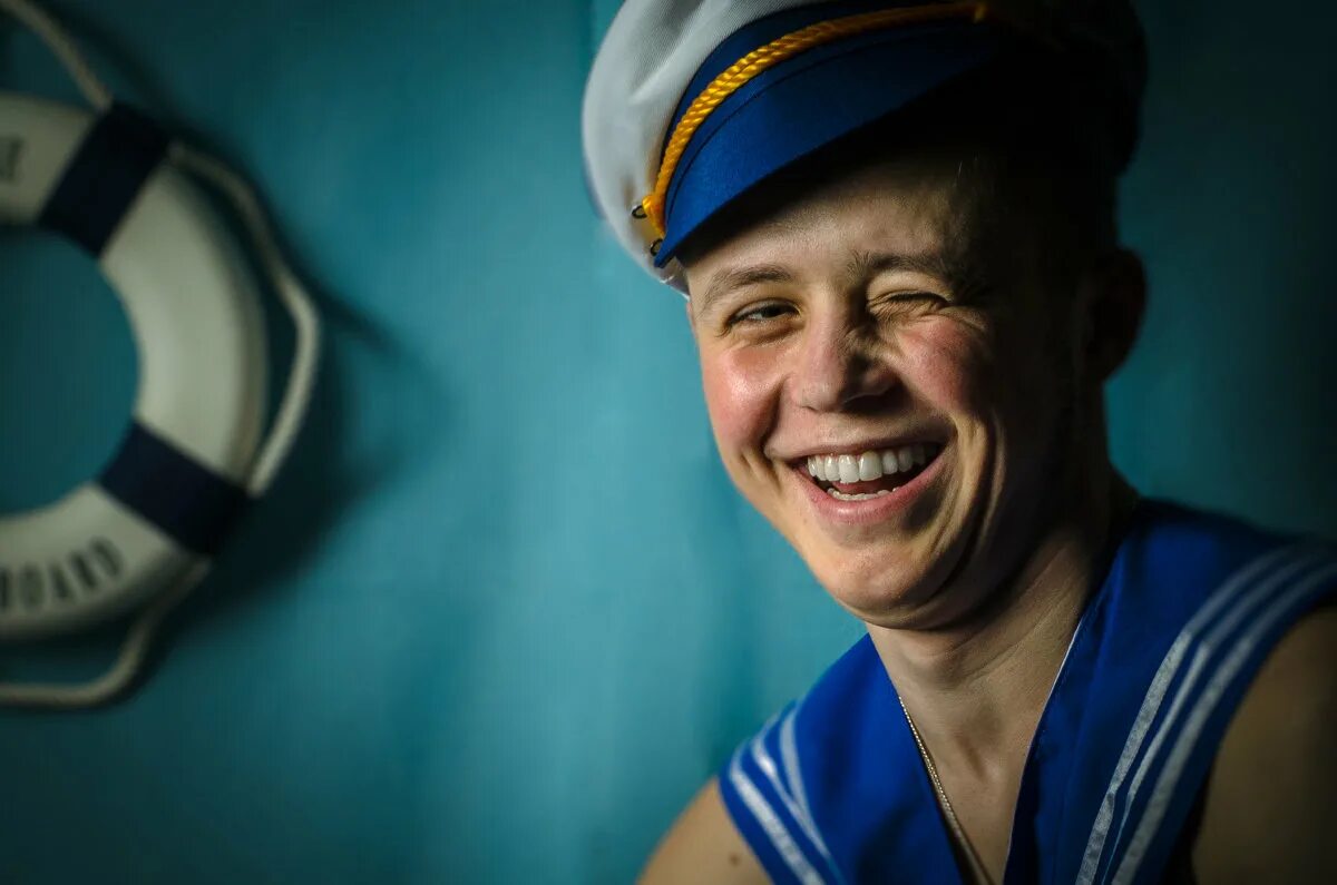 Фотосессия в морском стиле для детей. Фото моряка в фотоателье. Маленький морячок. Маленький моряк. Газманов морячка.