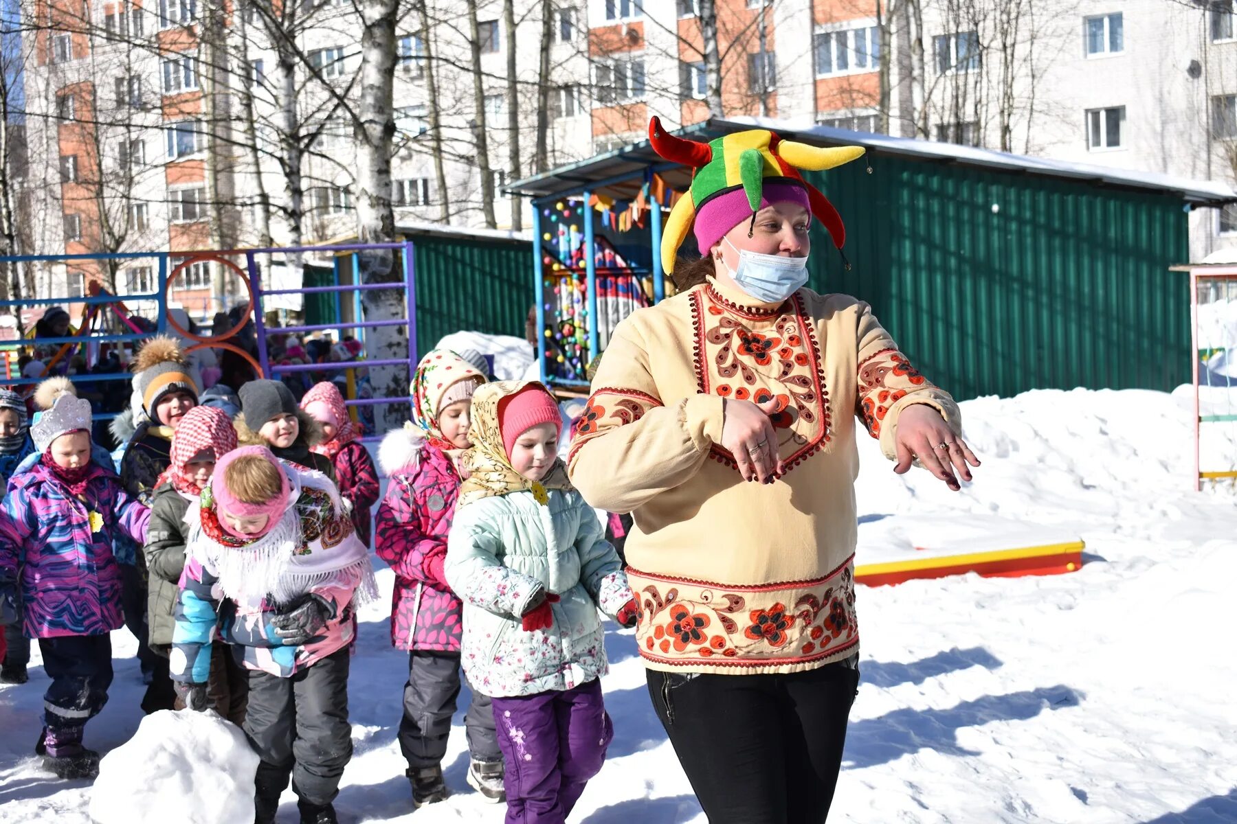 Музыка на масленицу в доу. Масленица в детском саду. Праздник Масленица в детском саду. Празднование Масленицы в детском саду. Дети в садике на Масленицу.